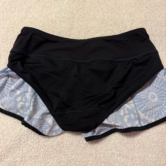 Lululemon Run: Speed Short Beachy Floral White Fossil Black Athletic Shorts - Picture 9 of 13